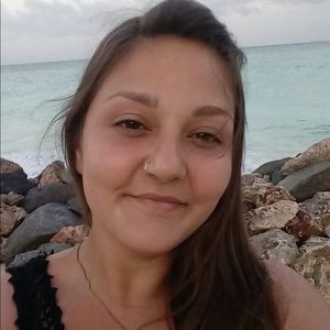 Meet your Posher, Elyssa